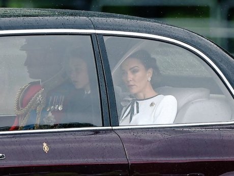 Η Kate Middleton στο Trooping the Colour μαζί με τον γιο της Louis και το Twitter/Χ αντέδρασε