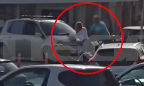 Βίντεο ντοκουμέντο! Καρέ - καρέ η επίθεση που δέχτηκε η Χριστίνα Παππά! Την έπιασε από το λαιμό