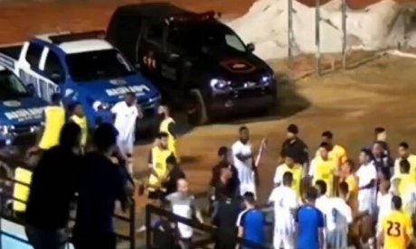 Βραζιλία: Αστυνομικός πυροβόλησε στο πόδι ποδοσφαιριστή σε αγώνα νέων - Σκληρές εικόνες