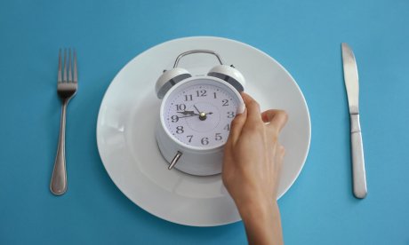 Ώρες γευμάτων: Πώς συνδέονται με τον κίνδυνο άγχους και κατάθλιψης