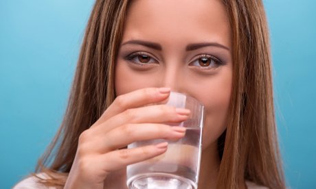 Ουρολοίμωξη: Πόσο νερό να πίνετε και επί πόσες μέρες