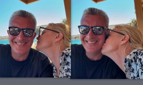 Νίκος Χατζηνικολάου: Στιγμιότυπα από τις οικογενειακές διακοπές του & το φιλί της συζύγου του