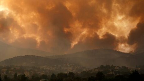 Ο καπνός της δασικής πυρκαγιάς καταστρέφει την ψυχική μας υγεία