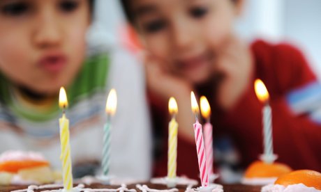 Τι είναι το «no gift birthday party» και γιατί όλο και περισσότεροι γονείς το επιλέγουν