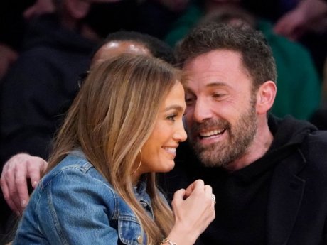 Ξανά μαζί Jennifer Lopez και Ben Affleck και ο κόσμος μιλάει για τις αγκαλιές και τα φιλιά