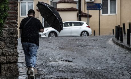 Καιρός: Ισχυρός αντικυκλώνας φτάνει στην Ελλάδα - Τι φέρνει τις επόμενες ώρες