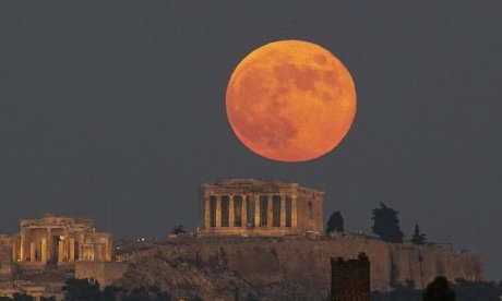 Παγκόσμια ανησυχία: Το φεγγάρι απομακρύνεται από τη Γη - Τι θα πάθει ο πλανήτης μας