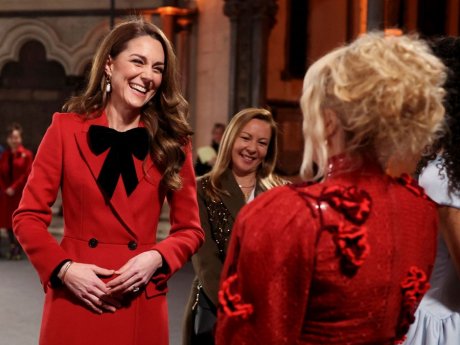 Η παλιά καλή Kate Middleton στη χριστουγεννιάτικη γιορτή μίλησε (και) για τον καρκίνο