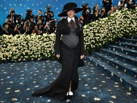 Η Rihanna έγκυος στο τρίτο της παιδί με τον A$AP Rocky: Η εμφάνιση με φουσκωμένη κοιλιά στο Met Gala