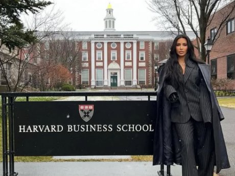 Η Kim Kardashian πήρε το πτυχίο νομικής μετά από 6 χρόνια, 5.184 ώρες μελέτης, 4 παιδιά & 1 διαζύγιο