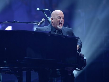 Ο Billy Joel ακυρώνει όλες τις συναυλίες μετά τη διάγνωση για εγκεφαλική διαταραχή