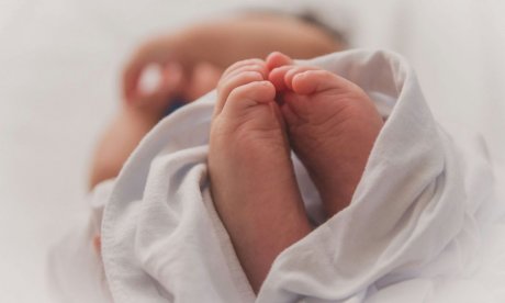 Σοκ στην Πάρο: Νεκρό βρέφος 5 μηνών - Συνελήφθησαν οι γονείς του για θανατηφόρα έκθεση