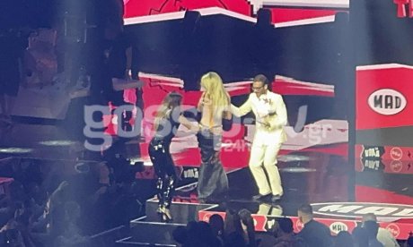 MAD VMA 2025: Το «άβολο» φόρεμα της Φουρέιρα, το... σπρώξιμο από τη Βανδή & το «σ αγαπώ»