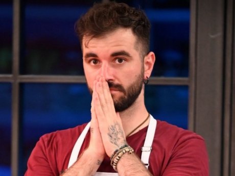 Διπλή έκπληξη στους ημιτελικούς του MasterChef μετά την άνετη νίκη - πρόκριση του Βασίλη στην 3αδα