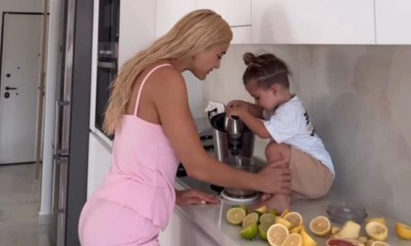 Ιωάννα Τούνη: Έφτιαξε με τον Πάρη ginger shot - Tι είναι και γιατί πρέπει να το πίνετε πρωί