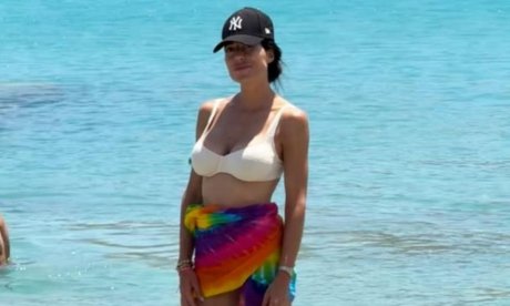 Μαμά και κόρη σε matchy-matchy εμφάνιση: Η Φλορίντα ποζάρει με την κόρη της μετά από καιρό