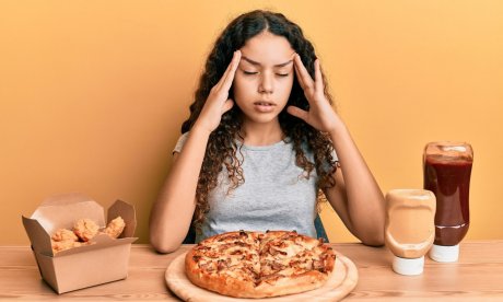Τραβάνε τα μαλλιά τους οι νευρολόγοι με την «τροφή που σταματάει την ημικρανία»