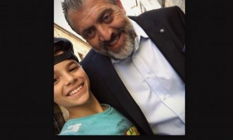 Από θαυμαστής του Κούλλη Νικολάου… συμπρωταγωνιστής στη Γη της Ελιάς – Δεν φαντάζεστε ποιος είναι!