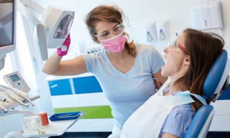 Ποια σοβαρά προβλήματα υγείας μπορεί να αποκαλύψει η επίσκεψη στον οδοντίατρο