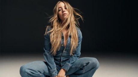 Συγγνώμη αλλά η Sydney Sweeney διαφήμισε τζιν, όχι στολή SS