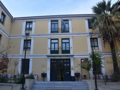 Θάνατος 3χρονης στο Παλαιό Φάληρο: Δίωξη για ανθρωποκτονία από πρόθεση στη μητέρα του παιδιού