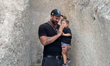 Ο Δημήτρης Αλεξάνδρου μετατρέπει τις διακοπές με τον γιο του σε ατελείωτο παιχνίδι