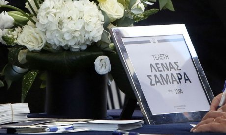 Κηδεία Λένας Σαμαρά: Πλήθος κόσμου στο τελευταίο «αντίο» της 34χρονης