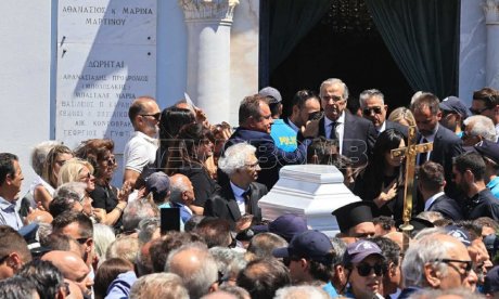 Λένα Σαμαρά: Άφατη θλίψη στο Α Νεκροταφείο - Συντετριμμένοι Αντώνης, Γεωργία και Κώστας Σαμαράς