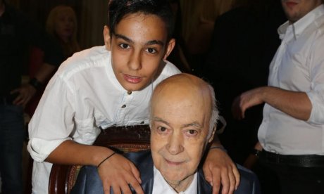 Ανδρέας & Νίκος Μπάρκουλης: Όταν η ΑI ένωσε ξανά πατέρα και γιο - Η ομοιότητά τους συναρπάζει