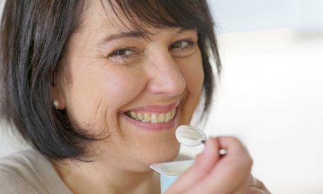 Τι λένε οι διατροφολόγοι ότι συμβαίνει στο σώμα σας αν τρώτε γιαούρτι κάθε μέρα