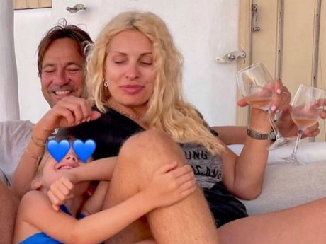 Ο Μάκης Παντζόπουλος έχει τεράστια αδυναμία στη 10χρονη Μαρίνα και αυτά τα πλάνα τους είναι «Όναρ»