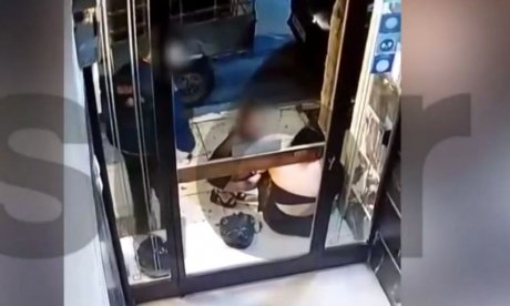 Γκάζι: «Σας αγαπώ...» - Η στιγμή που η 16χρονη καταρρέει έξω από το κλαμπ