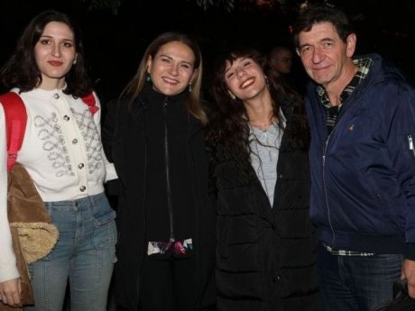 Το βίντεο με τις «Σκιαδαρέσες» απ το 2001 έκανε τον μπαμπά Γεράσιμο να «κλαίει» - Εμείς χαμογελάμε!