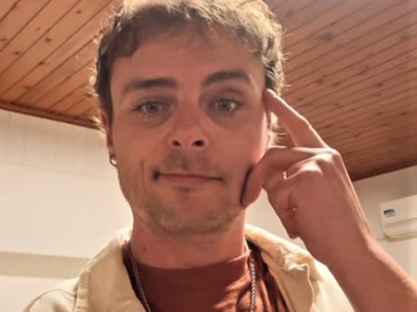 Ο Νίκος Μίχας έγινε γιατρός στο ΕΚΑΒ, αλλά ακόμα φτιάχνει τραγούδια μαζί με την 6,5 ετών κόρη του