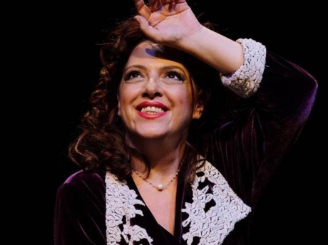 Η Ελένη Ράντου έκλεισε τα 60 και το γιόρτασε με 3 τούρτες, τον Βασίλη Παπακωνσταντίνου και 1 ευχή