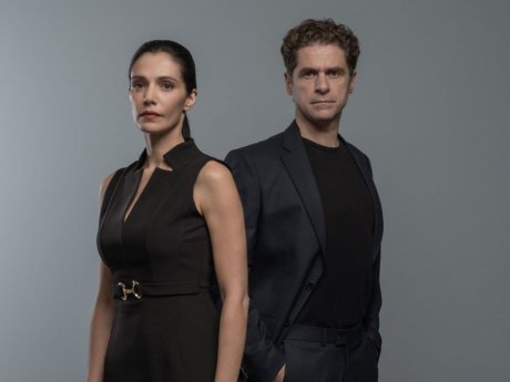 Μία νύχτα μόνο: Ο έρωτας Λάλου - Λαμπροπούλου γίνεται πρωτοσέλιδος και προκαλεί «πόλεμο»