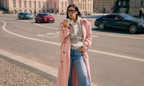 Όταν οι κόρες σου γίνονται οι προσωπικές σου makeup artists! Η Χριστίνα Μπόμπα δείχνει πώς γίνεται