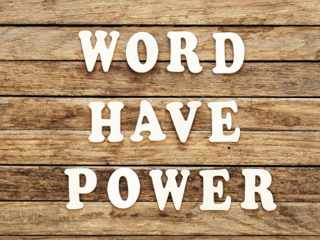 Parasocial, vibe coding και 67: Οι λέξεις που μας αποκάλυψαν (και μας εξέθεσαν) το 2025