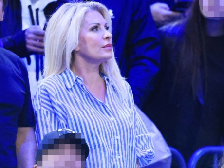 10 ριγέ πουκάμισα- εμπνευσμένα από το στιλ της Ελένης Μενεγάκη- για κομψές Parisienne εμφανίσεις.