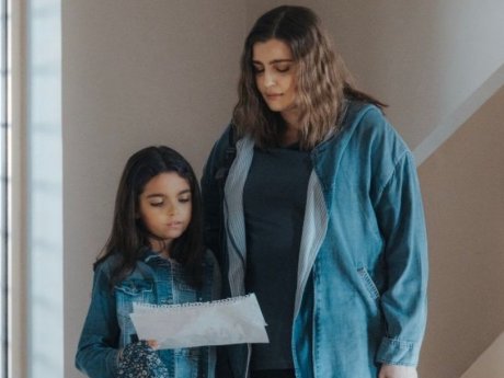 Το «Να με λες μαμά» κατέχει το ρεκόρ αναζητήσεων της Google για το 2025: Η έκπληξη με το GNTM