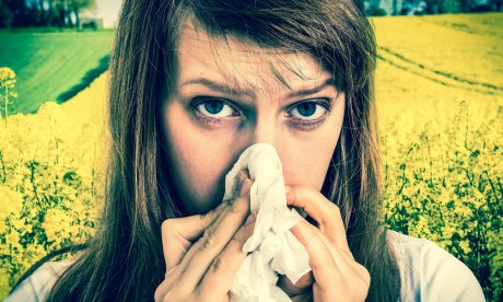 Γιατί με κάθε χρόνο που περνάει χειροτερεύουν οι αλλεργίες σας;
