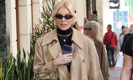 Κατερίνα Καινούργιου: Άνεση και στιλ στην εγκυμοσύνη της – Η βόλτα της στο κέντρο της πόλης