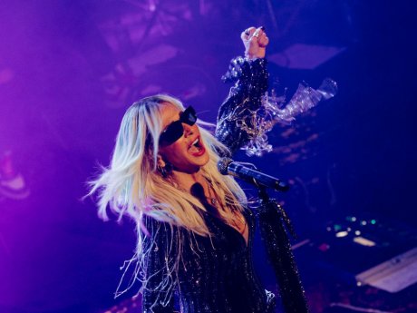 Η πρεμιέρα, το ρεκόρ της Άννας Βίσση και το χρυσό φόρεμα που βρήκε ξανά μετά από 20 χρόνια