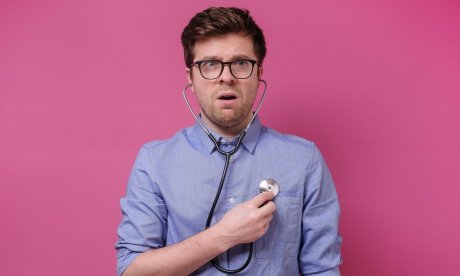 Ξαφνικό φτερούγισμα στην καρδιά: Γιατί συμβαίνει — Πότε σηματοδοτεί κίνδυνο