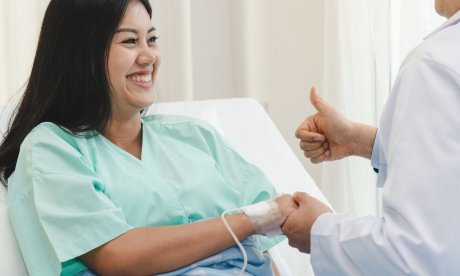 Πρωτοποριακή θεραπεία ανέτρεψε “σχεδόν ανίατο” καρκίνο του αίματος – Σε ύφεση το 64% των ασθενών