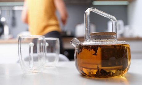 Ξεχάστε τον καφέ — Αυτό είναι το πρώτο πράγμα που πίνουν οι γαστρεντερολόγοι το πρωί