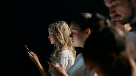 Γιατί πρέπει να απενεργοποιείς κάθε μέρα το κινητό για πέντε λεπτά