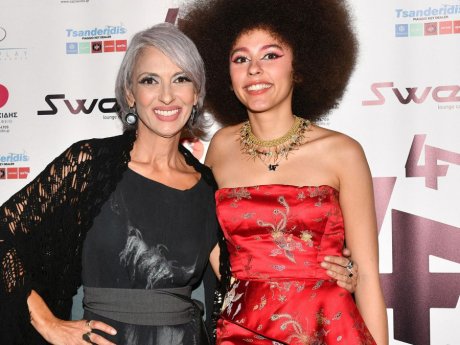 Λήδα Φόστερ: Η κόρη της Ματθίλδης Μαγγίρα κάνει καριέρα στο τραγούδι και ήδη ξεχωρίζει