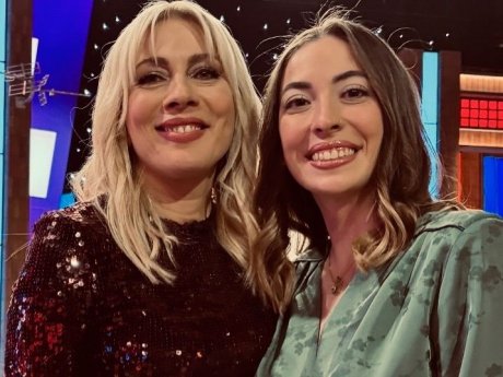 Ειρήνη Παπαδογεώργη: Η εγγονή της Ειρήνης Κουμαριανού στο reunion του Παρά Πέντε τιμά τη μνήμη της