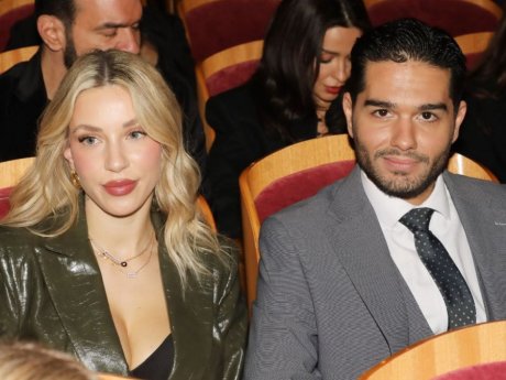 Καληφώνη - Μάστορας: Η θέα στην Ακρόπολη από το τεράστιο σαλόνι τους και το ιδιαίτερο beauty έπιπλο